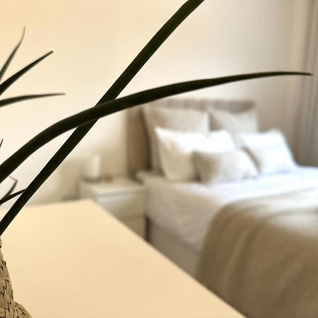 Private Room With En-Suite And Parking In Shared Flat グラスゴー エクステリア 写真