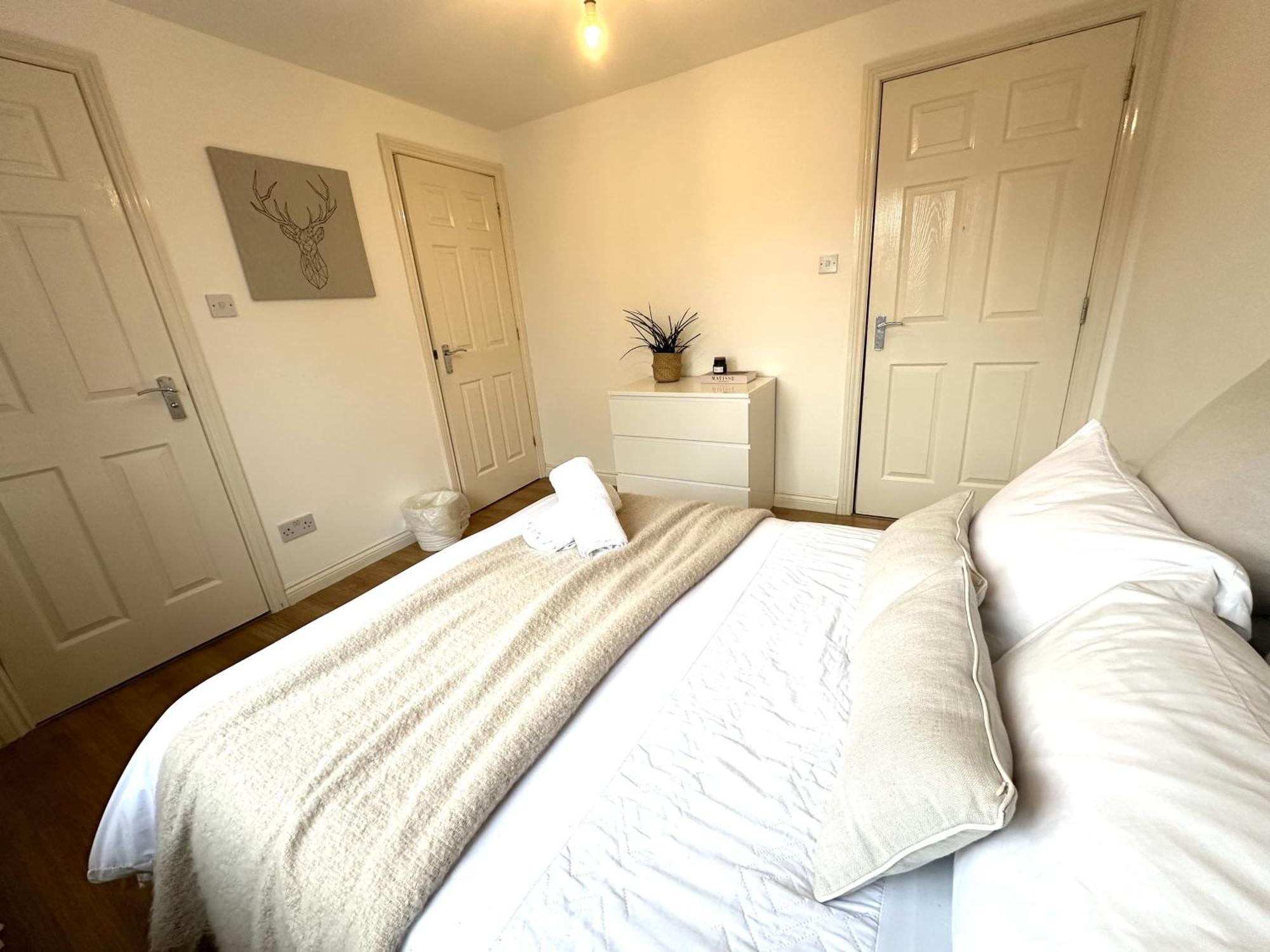 Private Room With En-Suite And Parking In Shared Flat グラスゴー エクステリア 写真