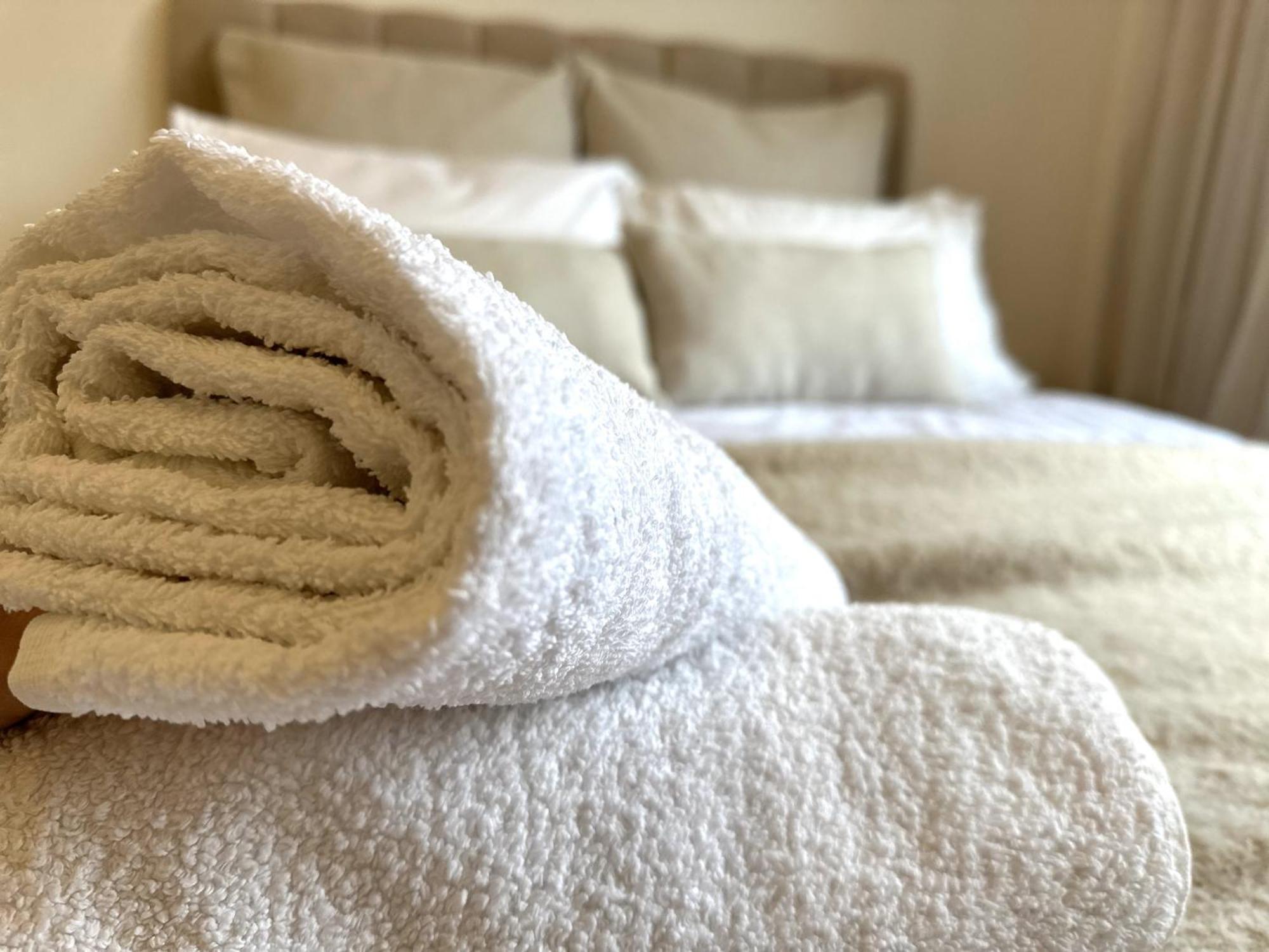 Private Room With En-Suite And Parking In Shared Flat グラスゴー エクステリア 写真